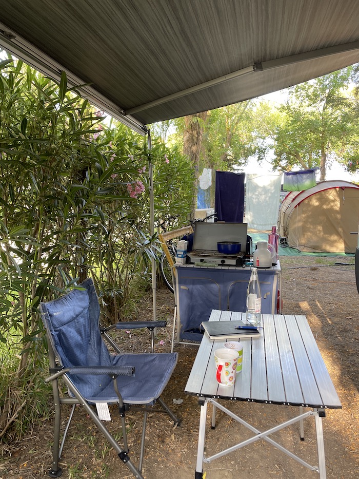 Leben im Wohnmobil auf dem Campingplatz
